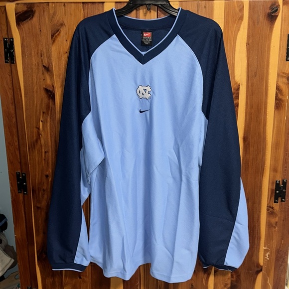 Nike UNC Pullover - Picture 1 of 8